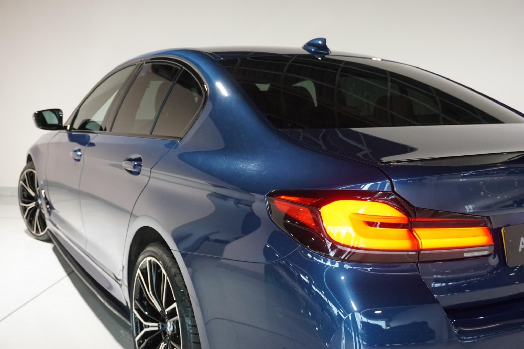 BMW 5 Series 3.0 530d MHT M Sport Saloon 4dr Diesel Hybrid Steptronic xDrive Euro 6 (s/s) (286 ps)